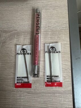 Pen gems New in original packaging 5 Pens  with refills and a pen case